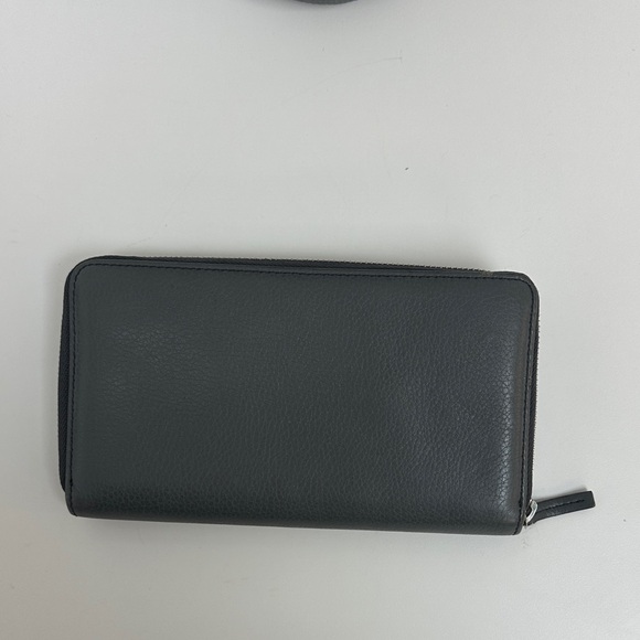 Authentic Gucci Gray Leather Women's Wallet - Picture 14 of 14